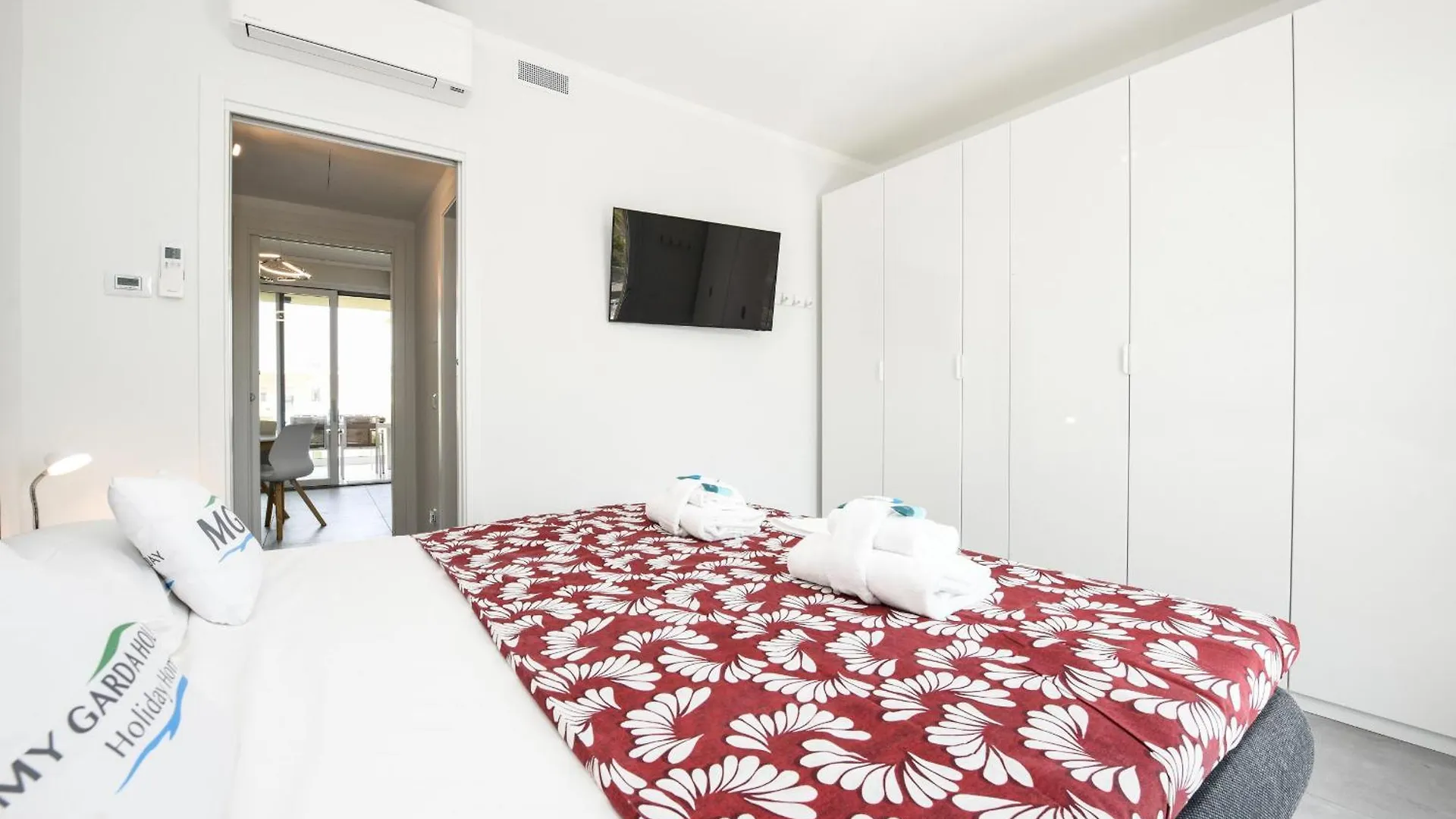 Katya Resort Penthouse Apartment - Mgh G2 26 Desenzano del Garda 0*,  İtalya